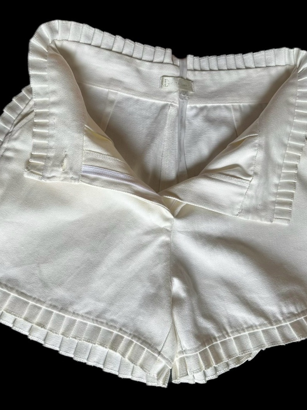 High-Waist White Ruffle-Edge Shorts - Picture 3 of 4